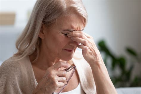 Significado espiritual do olho direito tremendo: nas horas e mais!.